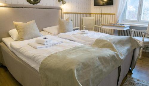 Queen Room with Garden View