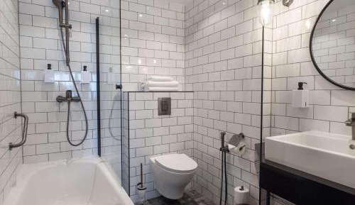 Twin Room with Bath