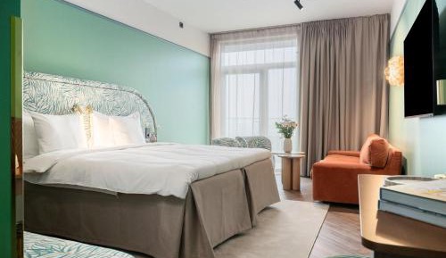 Deluxe King Room with Balcony and Sea View - Pool & Spa not included