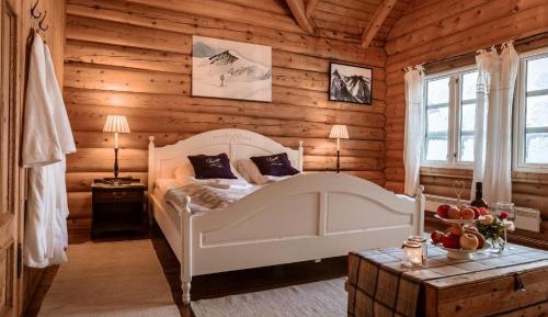 Standard Double Room with Shared Bathroom