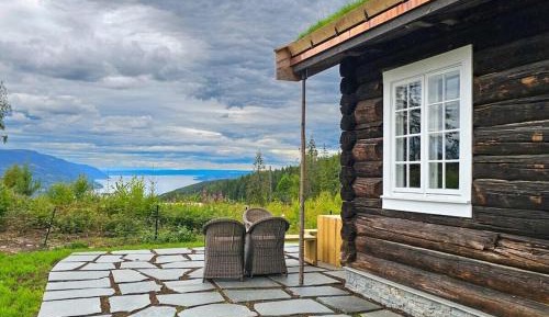 Nine-Bedroom Holiday Home