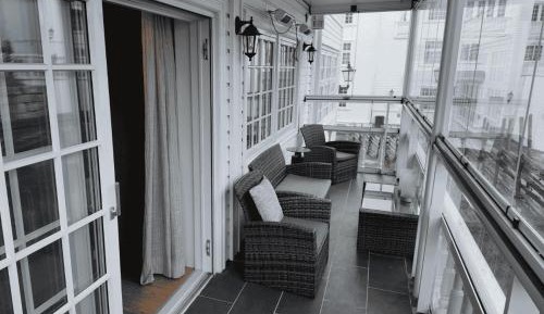 One-Bedroom Apartment with Balcony