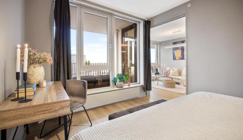 Deluxe One-Bedroom Apartment with Ocean View