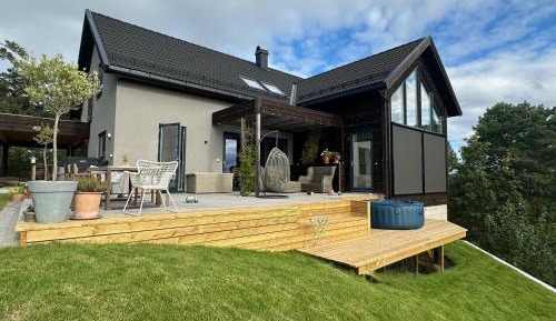 Six-Bedroom House