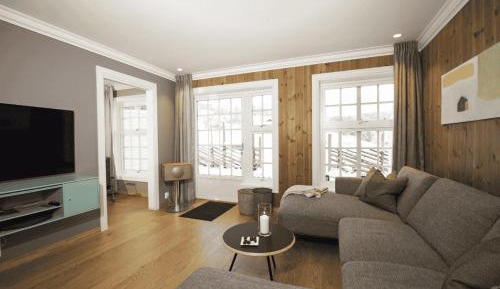 Superior One-Bedroom Apartment with Balcony