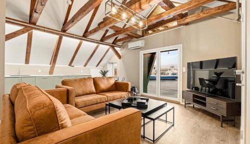 Four-Bedroom Deluxe Apartment
