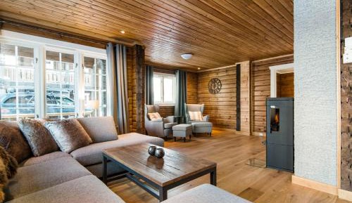 Three-Bedroom Deluxe Apartment