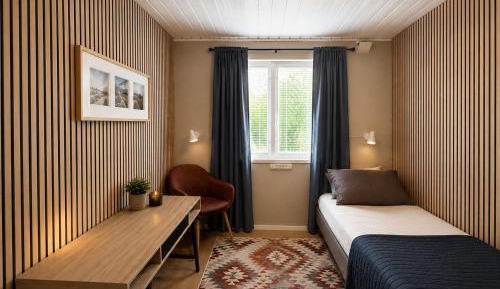 Single Room with Shared Shower and Toilet