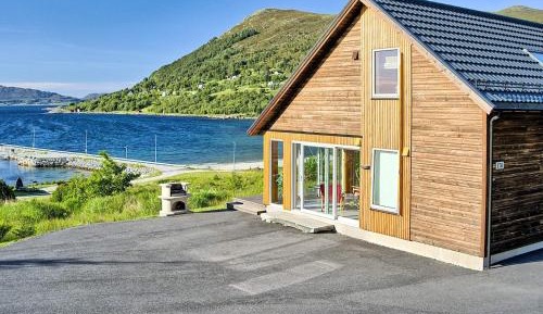 Three-Bedroom Vacation Home 