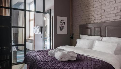 Deluxe Queen Room