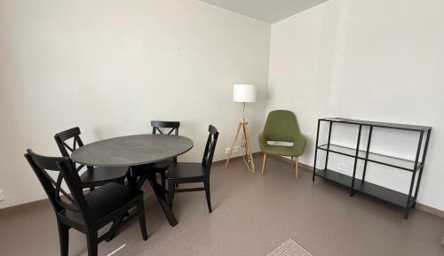 One-Bedroom Apartment - Non-Smoking