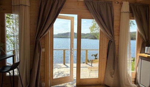 Bungalow - Water Front 