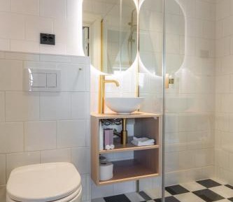 Deluxe Double Room (2 Adults + 1 Child)