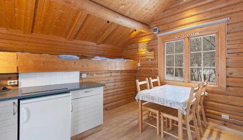Cottage (5 Adults)