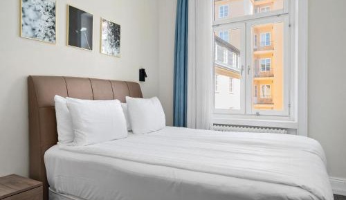 Economy Family Room with Queen Bed and Wall Bed - Non-Smoking