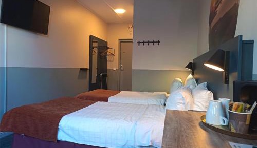 Standard Double Room with Two Single Beds - Non-Smoking