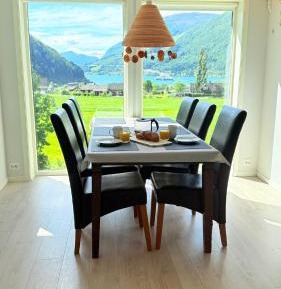 Three-Bedroom Apartment with Lake View