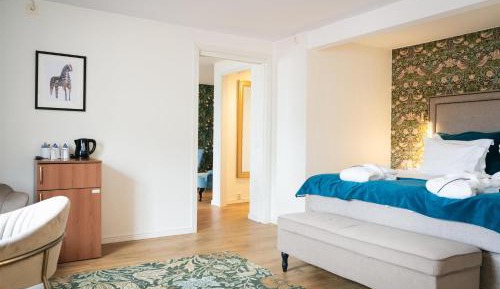 King Suite with Lake View and Sauna