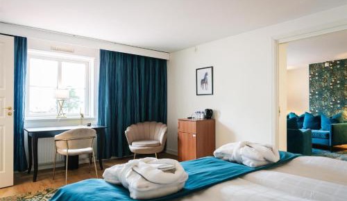 King Suite with Lake View and Sauna