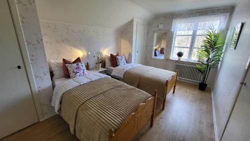Twin Room with Shared Bathroom