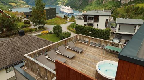 Four-Bedroom Apartment with Balcony 
