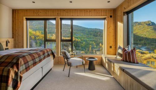 Junior Suite with Mountain View