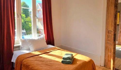 Single Room with Shared Bathroom