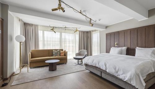 Junior King Suite with Sofa Bed - Non-Smoking