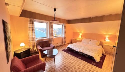 Deluxe Queen Room