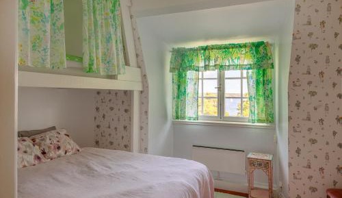 Deluxe Double Room (2 Adults + 1 Child)