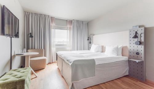 Family Room (2 Adults + 1 Children)