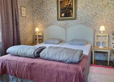 Standard Double Room with Shared Bathroom