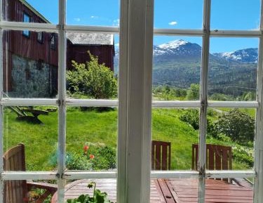 Apartment with Mountain View