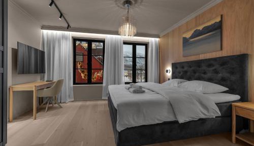 Three-Bedroom Deluxe Apartment