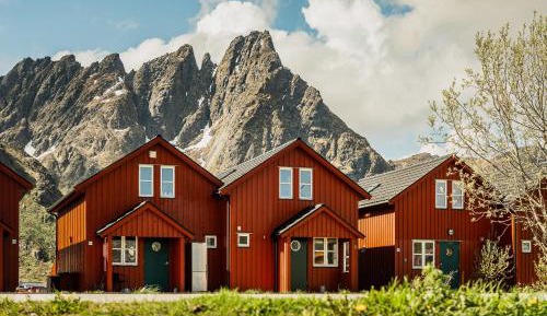 Apartment with Mountain View