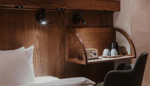 Compact Cabin Room
