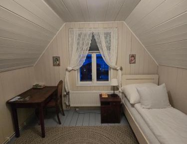 Single Room with Shared Bathroom