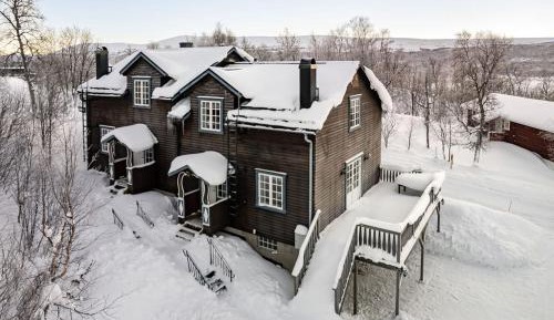 Four-Bedroom Apartment with Balcony 