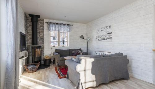 Four-Bedroom Apartment with Balcony 