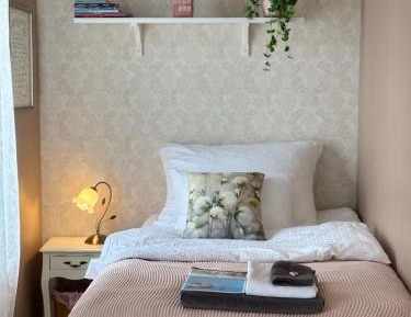 Single Room with Shared Bathroom