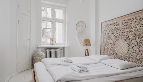 One-Bedroom Apartment with View