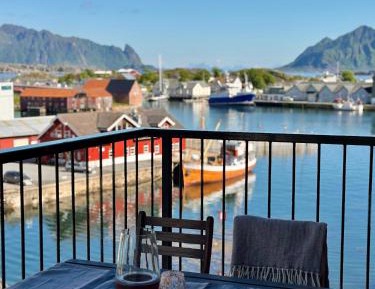 Two-Bedroom Apartment with Balcony and Sea View