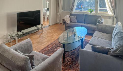 One-Bedroom Apartment with Balcony