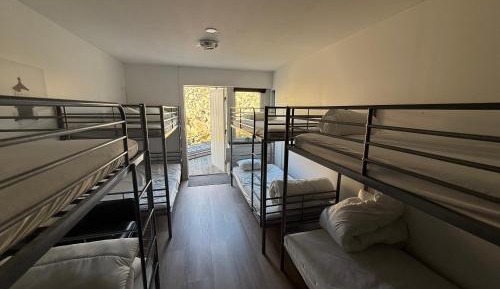 Family Room (8 Persons) with Shared Bathroom