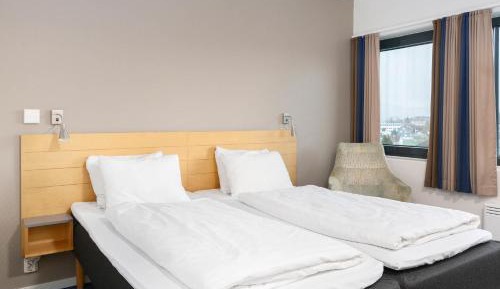 Large Standard Twin Room - Non-Smoking