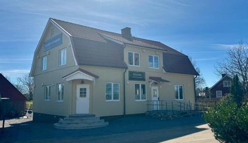 Single Room with Shared Shower and Toilet