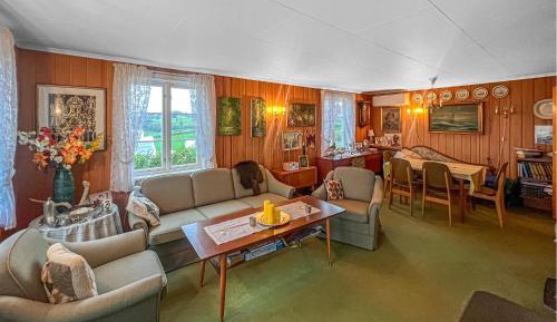 Three-Bedroom Vacation Home 
