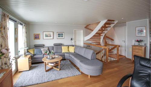 Three-Bedroom Vacation Home 