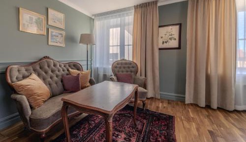 Two-Bedroom Suite with Four Single Beds, Sea View and Living Room - Non-Smoking