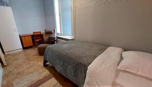 Single Room with Shared Toilet